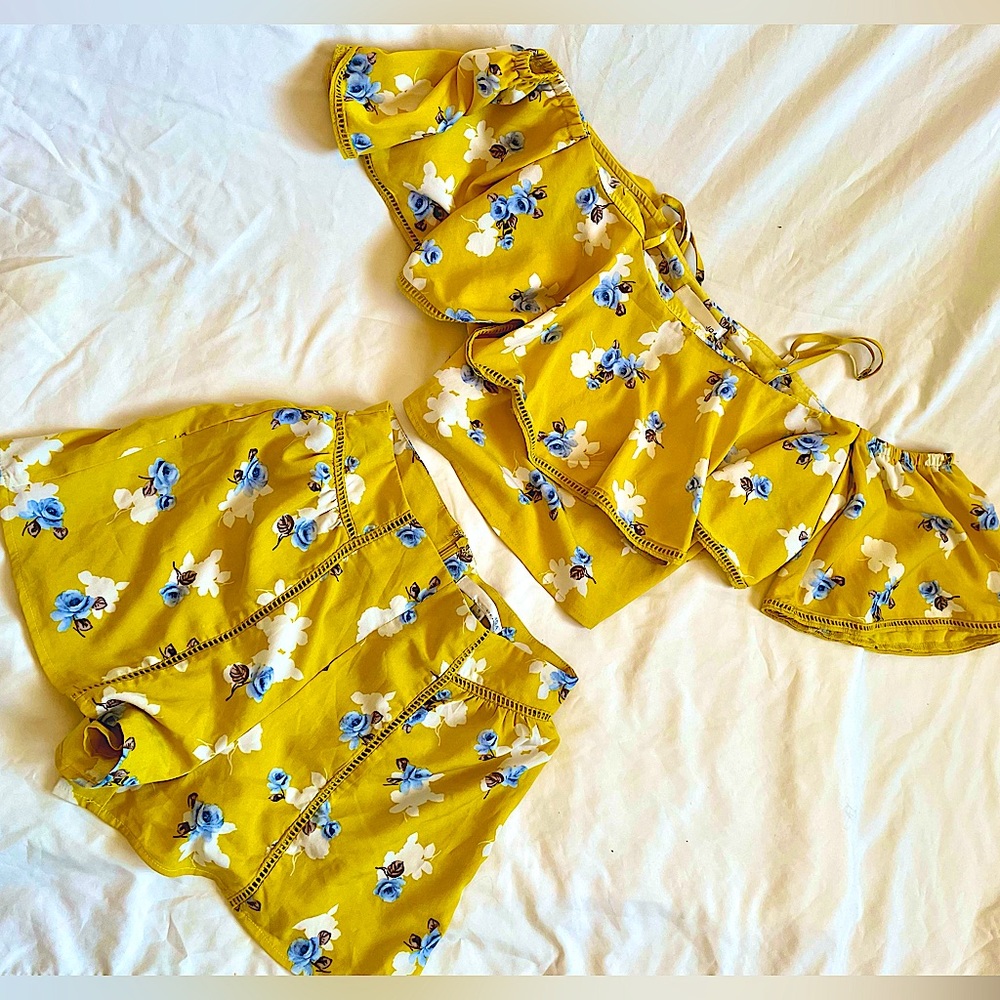 **LIKE NEW** J.O.A. Golden Yellow and Floral 2 PC Short Set